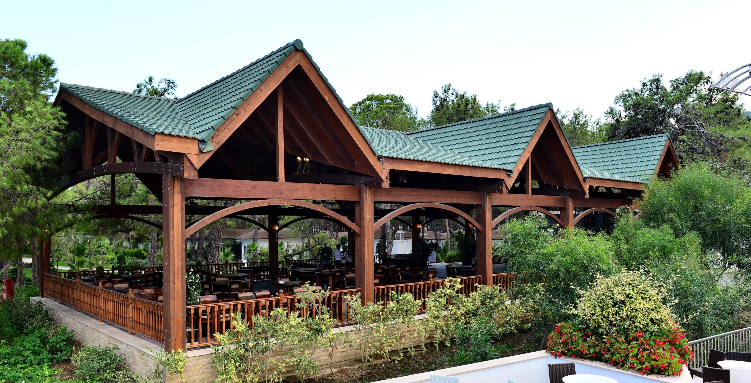 Crystal Nirvana Otel Ahşap Çatı - Pergola - Güneş Kırıcı