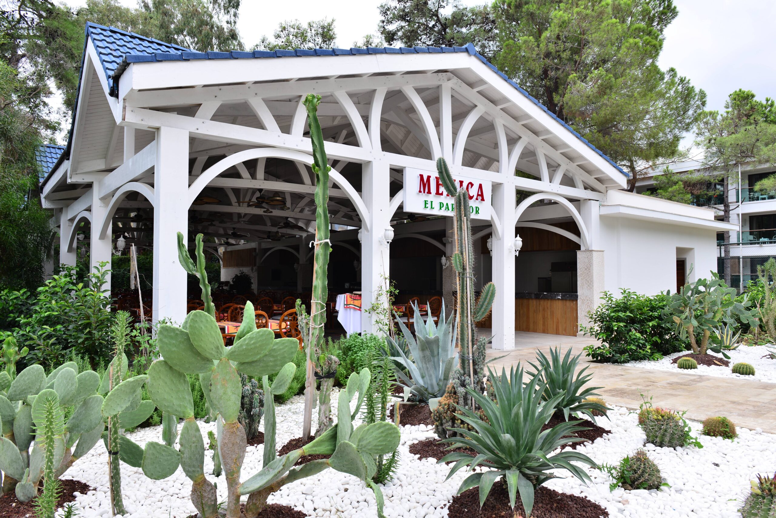 Crystal Nirvana Otel Ahşap Çatı - Pergola - Güneş Kırıcı